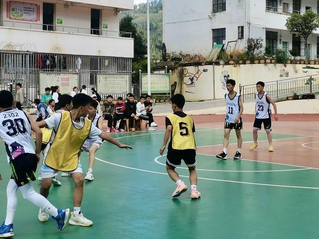 关爱保护未年成人健康成长｜孩子们拥有了新操场！徐汇携手屏边镌刻山海深情(图3)