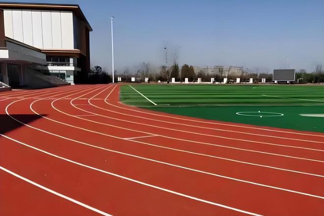 B体育：塑胶跑道应该选择什么品牌看看这份！(图2)