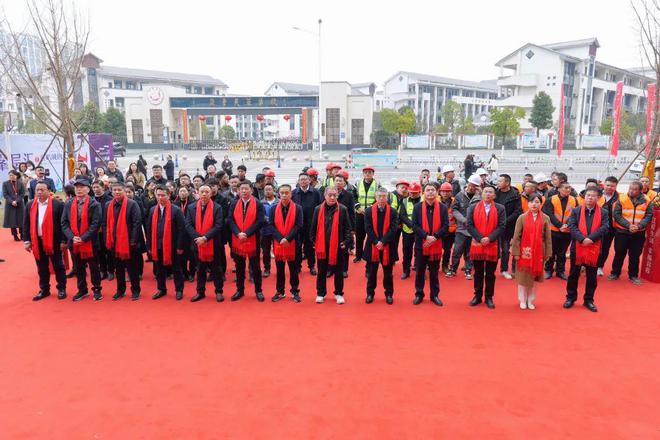 湖南顺府置业有限公司顺府江屿城项目交付揭牌仪式隆重举行(图2)