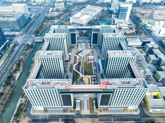 完工！临平这里惊现“彩虹”！(图1)