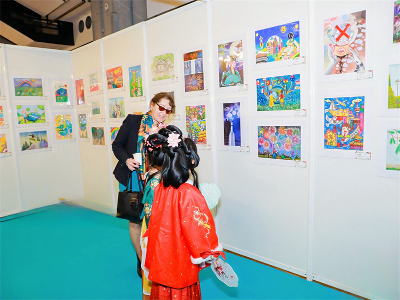 “未来世界”国际青少年绘画作品展登陆法国卢浮宫(图2)