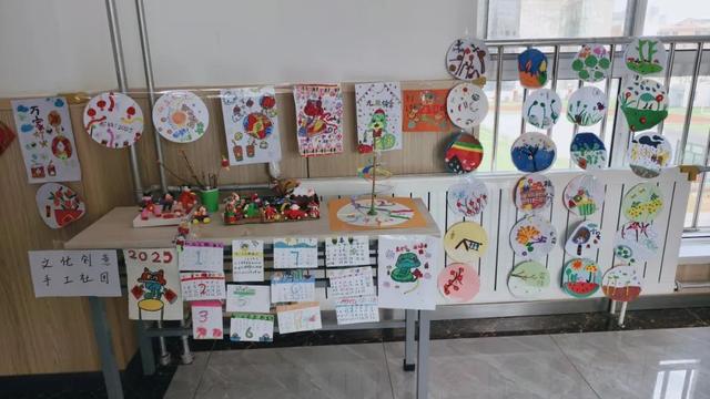 B体育：沣东九小开展2025年庆元旦社团作品展示活动(图5)