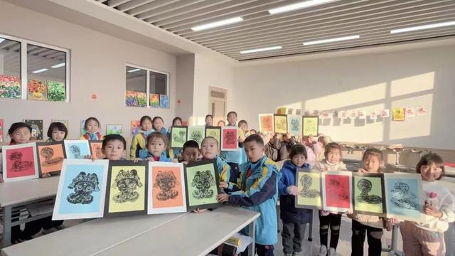 B体育：沣东九小开展2025年庆元旦社团作品展示活动(图10)