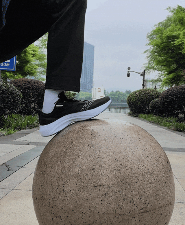 149元！新款全掌碳板跑鞋来了减震回弹为运动而生！(图8)