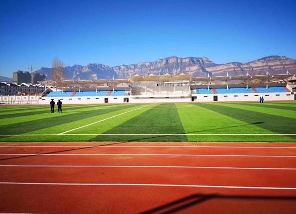 塑胶跑道材质分类及施工流程（实战经验分享超实用）(图1)