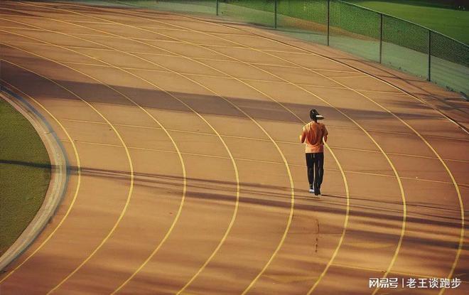 马拉松为什么不在操场绕圈非要在城市马路跑？(图3)