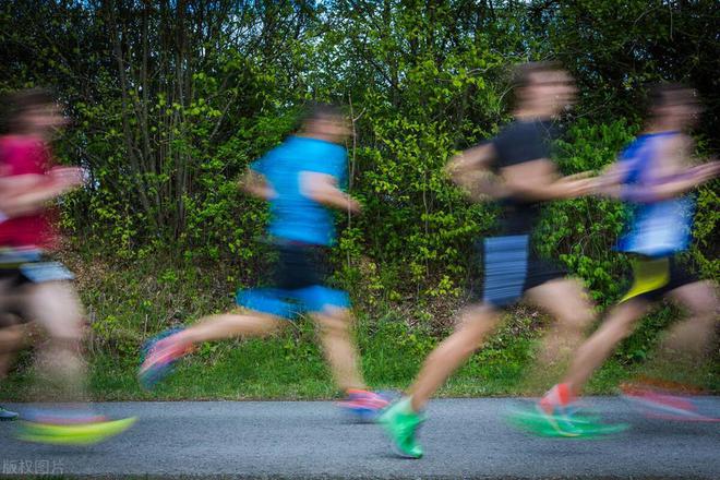 B体育：怎样跑步最健康：一周跑几次、一次跑多少公里？(图4)