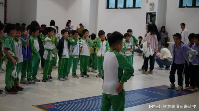 B·sport（中国体育）：追光竞速跑道提升场地的科技感(图2)