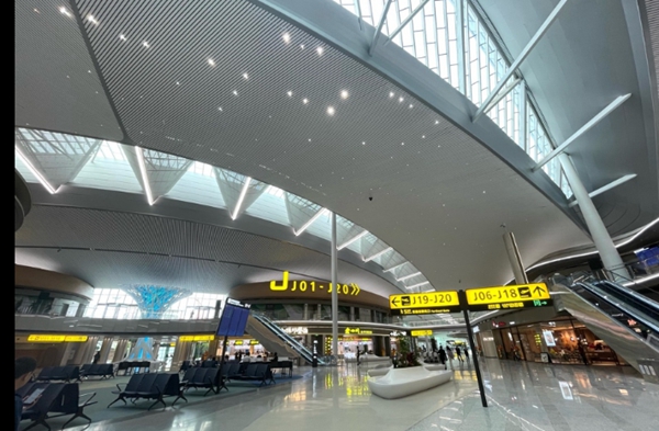 重庆江北国际机场T3B航站楼正式投用(图2)