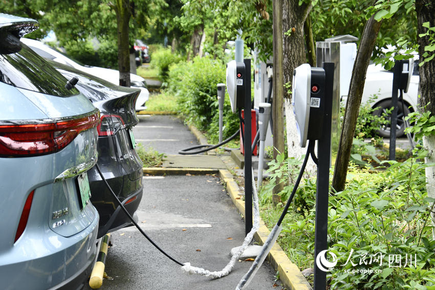 B体育：一线调研行｜四川内江：办好网民留言搭建24小时不打烊的民意“连心桥”(图1)