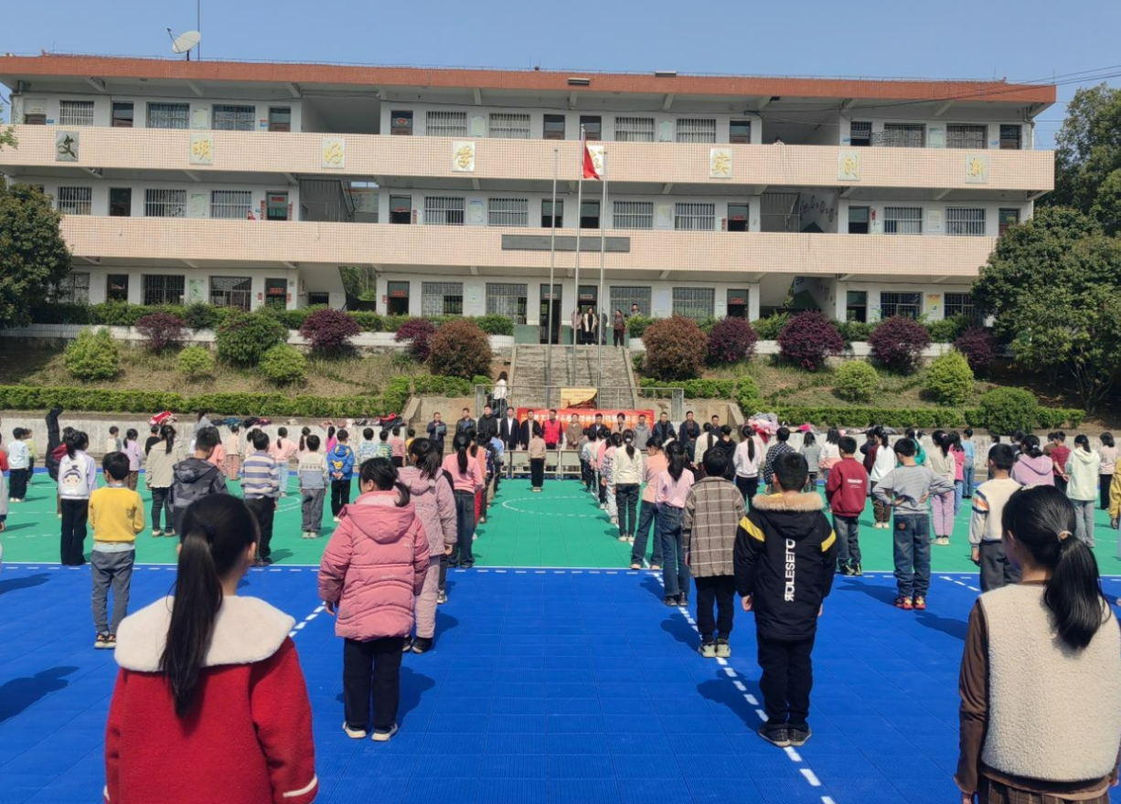 B体育：湖南新邵：驻村帮扶齐发力捐建操场赋能乡村教育振兴(图1)