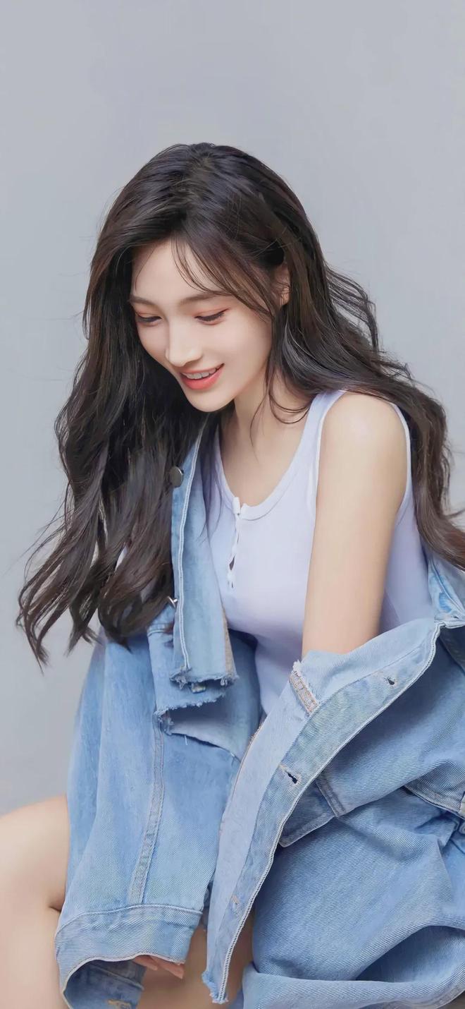 B·sport（中国体育）：眼镜妹打电话给闺蜜的全集(图1)