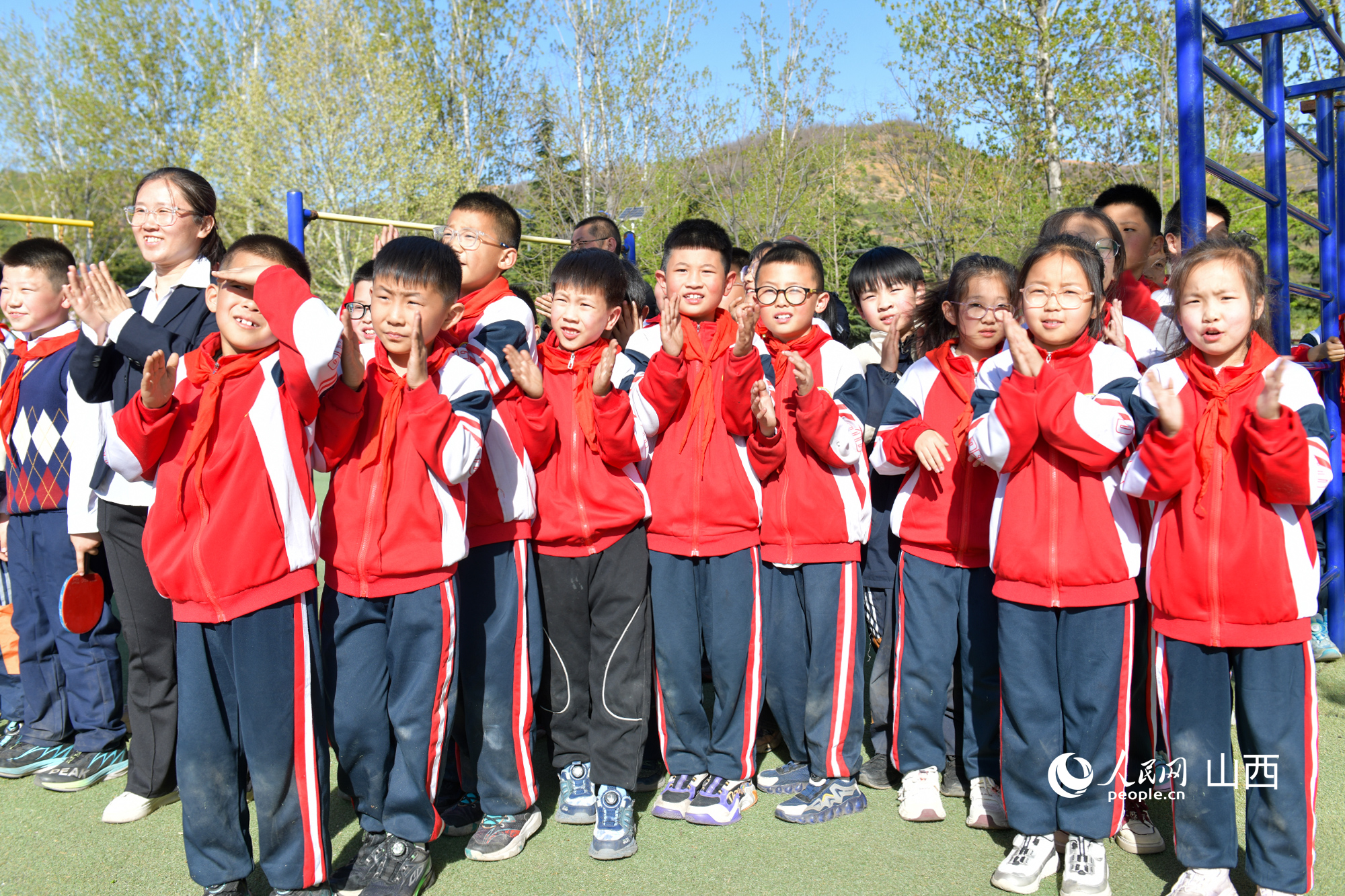 B体育：“阳光大课间我和世界冠军打球啦”(图1)