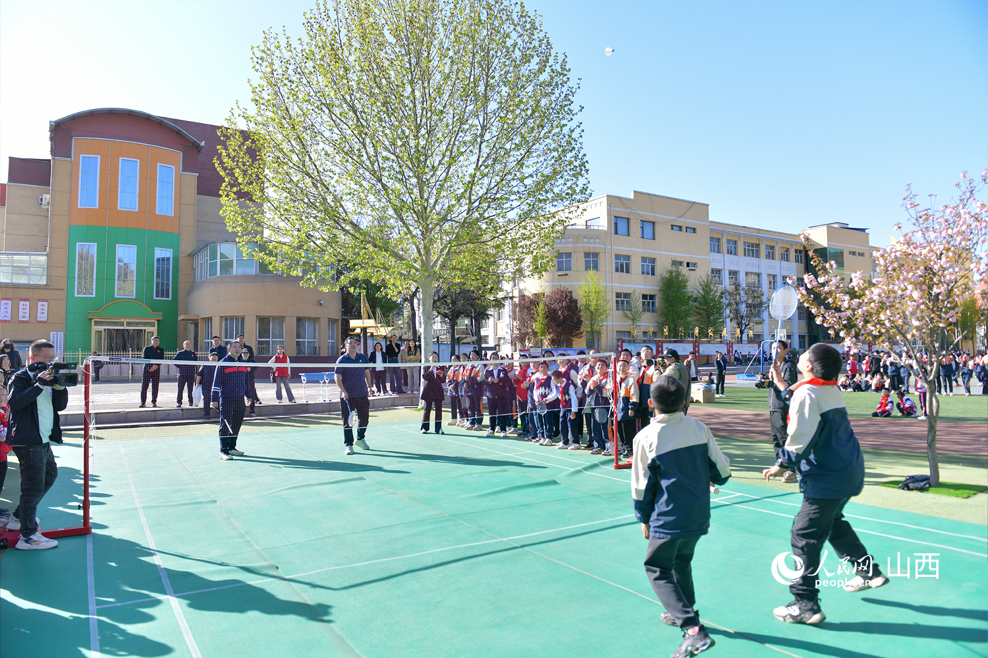 B体育：“阳光大课间我和世界冠军打球啦”(图3)