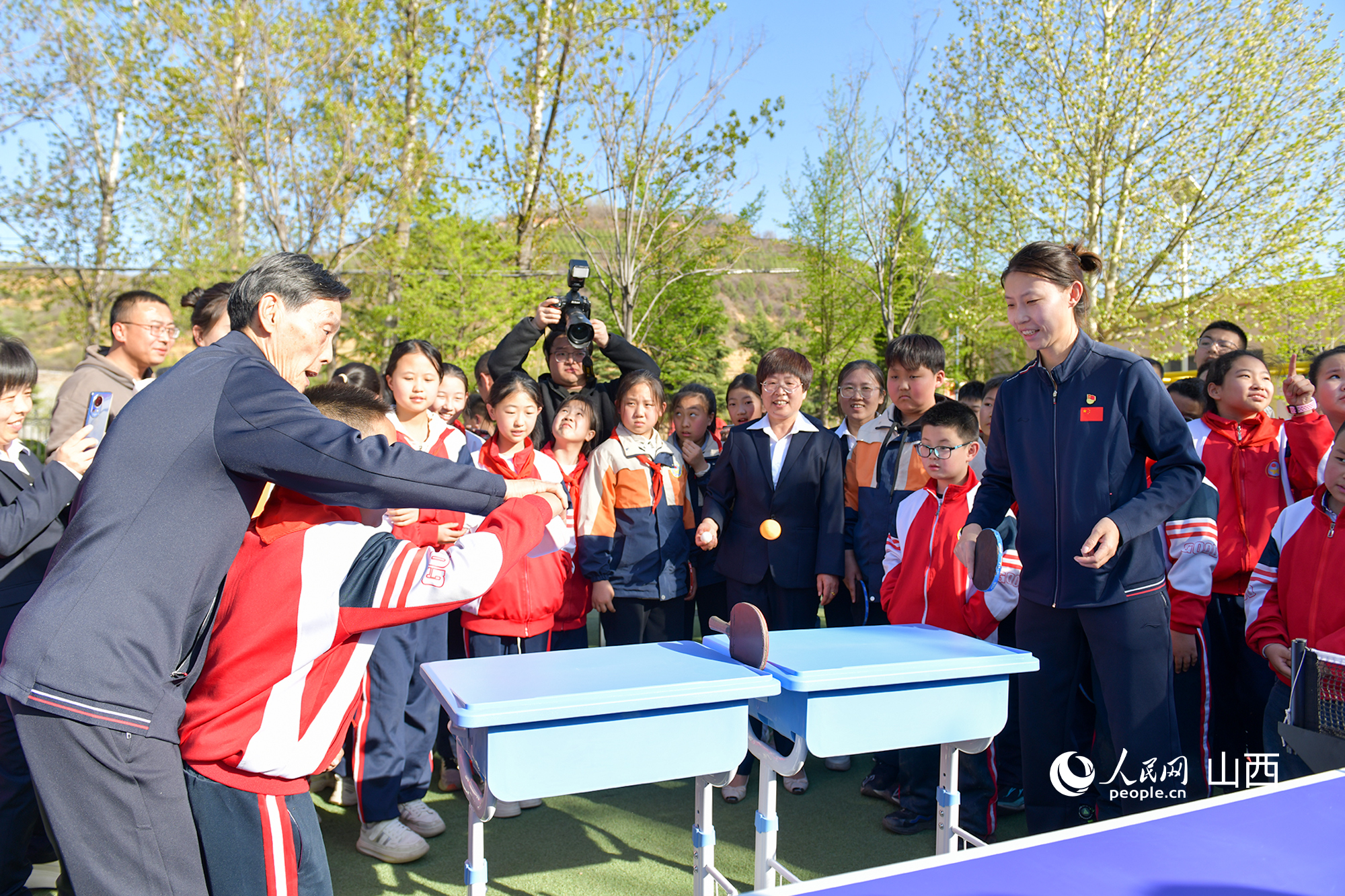 B体育：“阳光大课间我和世界冠军打球啦”(图4)