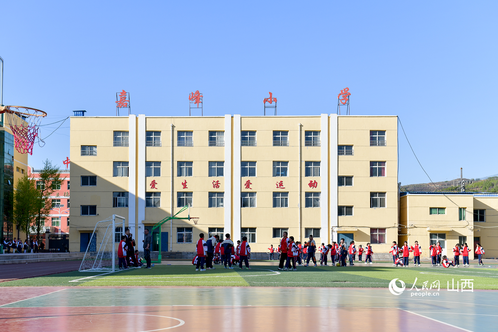 B体育：“阳光大课间我和世界冠军打球啦”(图5)