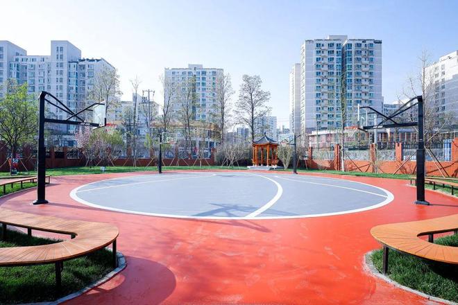 B体育：设计师平均年龄只有11岁！这所学校的新运动场大有来头(图6)