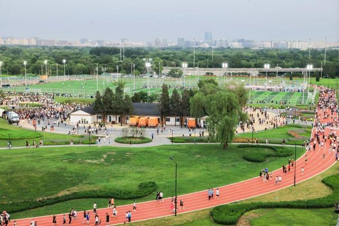 “城中村”蝶变“能量之森”！海淀这个万人运动场让城市活力跃迁(图2)