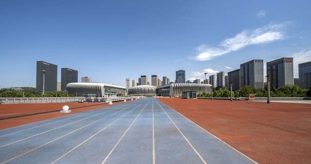 塑胶跑道一格有多宽？揭秘跑道设计的科学奥秘(图2)