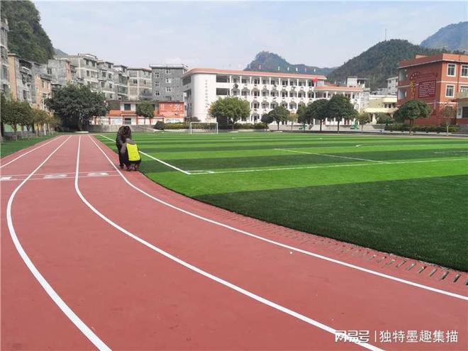 2025塑胶跑道厂家推荐玉峰体育自有施工团队规范流程省心(图1)