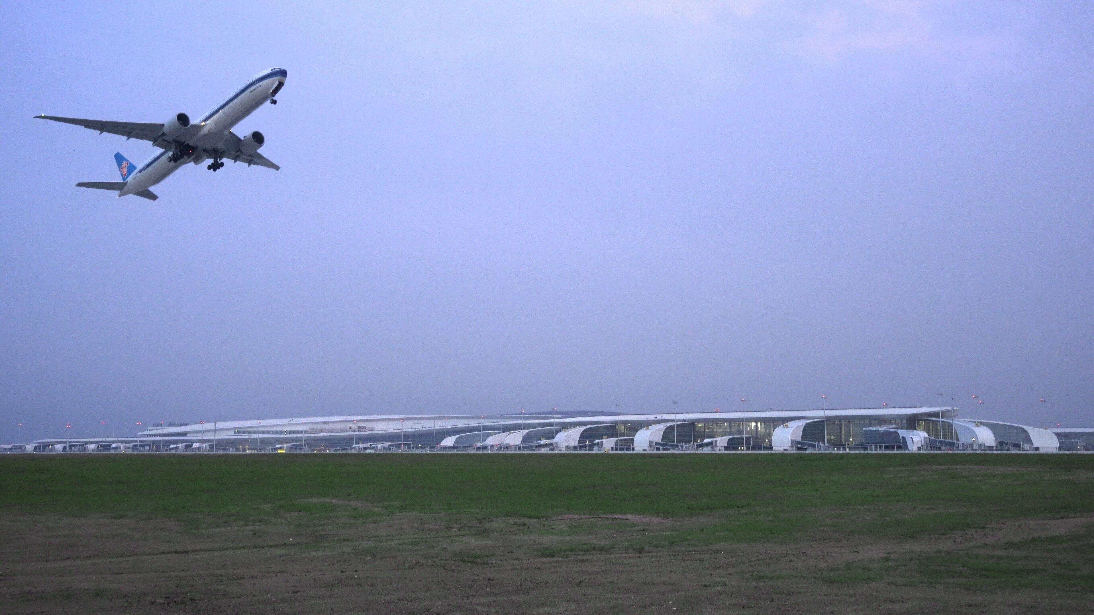 广州白云国际机场第五跑道成功试飞(图1)