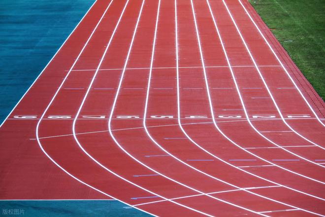 B体育：透气型塑胶跑道能否使用钉子鞋的探讨(图2)