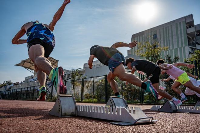 B体育：透气型塑胶跑道能否使用钉子鞋的探讨(图1)