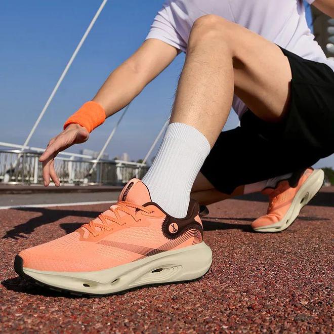 B·sport（中国体育）：牛！中国制造已经强到如此可怕了！百元造某克某迪千元级跑鞋！(图11)