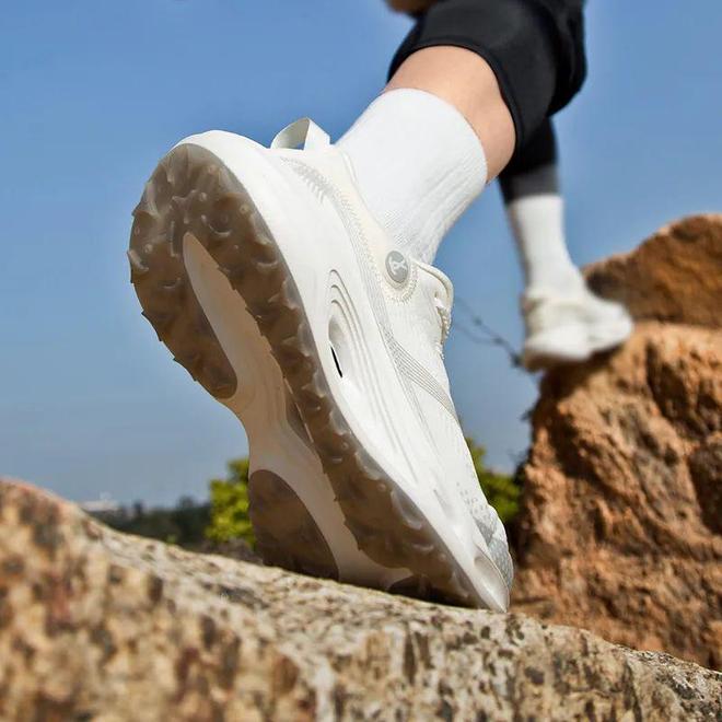 B·sport（中国体育）：牛！中国制造已经强到如此可怕了！百元造某克某迪千元级跑鞋！(图18)