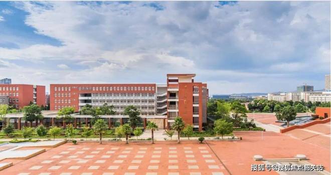 广州热搜楼盘｜龙湖金地天峯售楼处发布启幕鼎级尊邸奢境(图6)