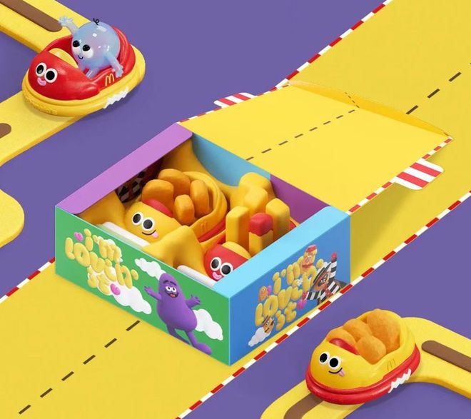 “年纪轻轻全款拿下肯德基相机和麦当劳跑车”餐饮巨头们咋哄得打工人疯抢儿童餐？(图10)