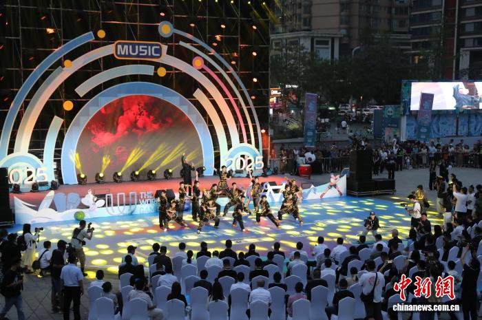 B·sport（中国体育）：成都世运会）世运会遇上全民健身日体育让生活更美好(图1)