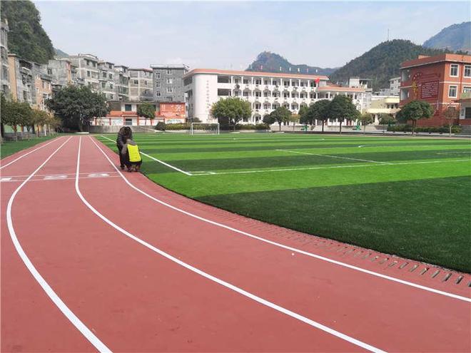 2025塑胶跑道加工厂玉峰体育抛丸除锈静电喷塑工艺精湛(图2)