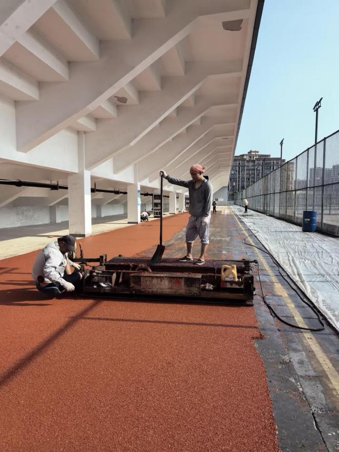 B·sport（中国体育）：同样叫塑胶跑道价格为何能差好几倍？(图1)