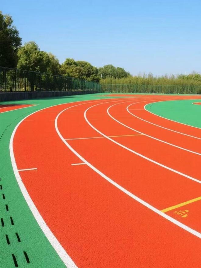 新型自结纹塑胶跑道：对比传统跑道优势尽显(图3)