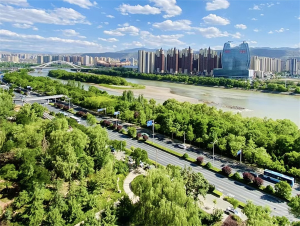 B体育：治河护绿齐发力宜居宜游展新貌——兰州以生态实效绘就山清水秀城美新图景(图2)