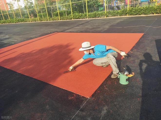 B·sport（中国体育）：塑胶跑道修补：让运动场地重焕生机(图1)