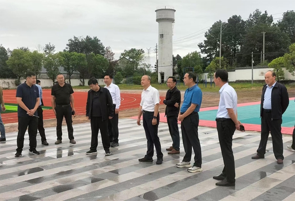 B体育：潜山市人大常委会到潜山市黄铺镇中心学校督查民生实事项目实施情况(图1)