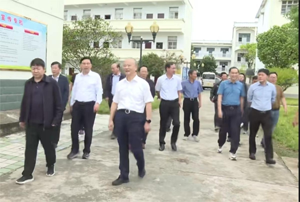 B体育：潜山市人大常委会到潜山市黄铺镇中心学校督查民生实事项目实施情况(图2)