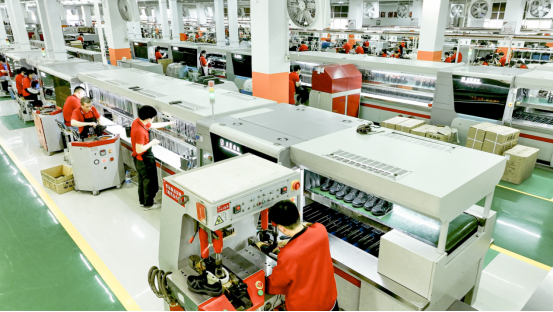 奥康荣获“全球消费产业可持续时尚先锋大奖”(图3)