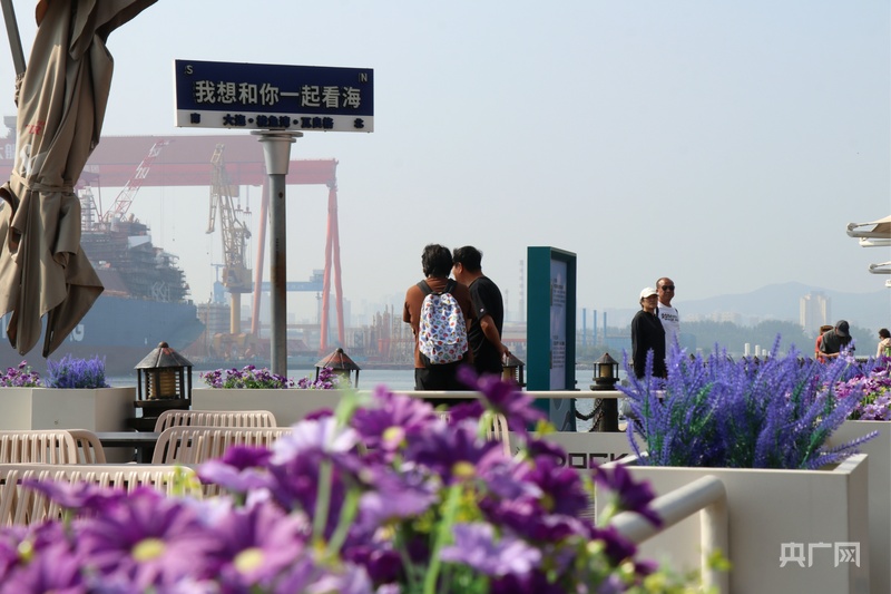 B·sport（中国体育）：假期8“连”拍丨在这里跑出一条发光的“鱼”(图1)