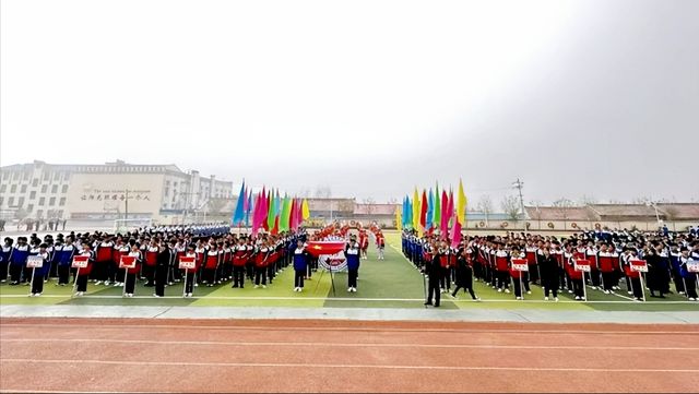 青春当“燃”赛场敢“闯”河北围场四合永中学2025年秋季运动会(图1)