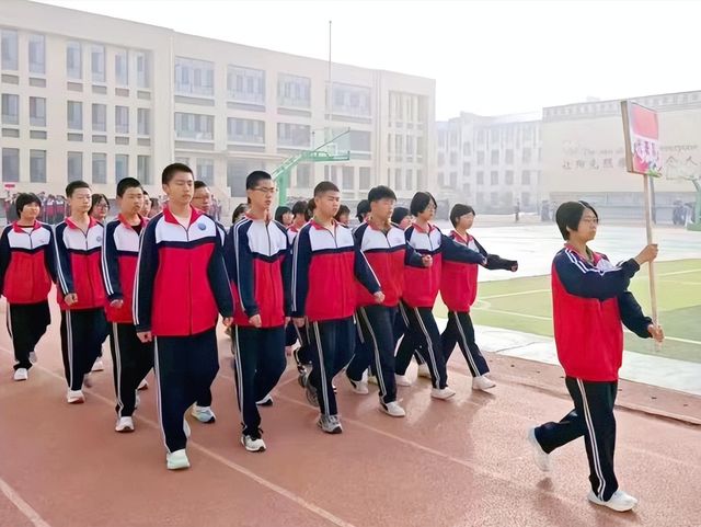 青春当“燃”赛场敢“闯”河北围场四合永中学2025年秋季运动会(图8)