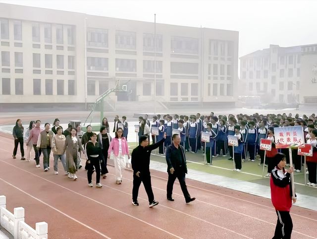 青春当“燃”赛场敢“闯”河北围场四合永中学2025年秋季运动会(图6)