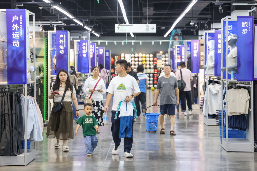 B体育：财经聚焦｜向外走！中国户外经济热潮涌动(图2)