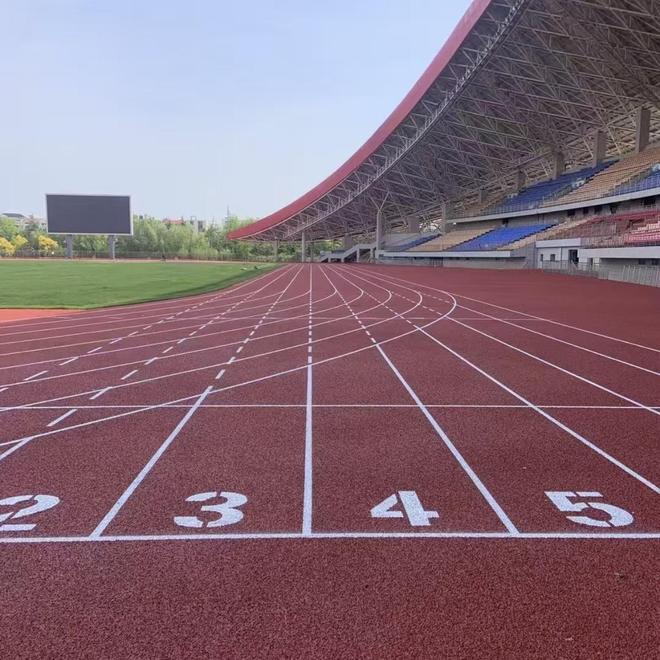 B·sport（中国体育）：一条合格的塑胶跑道“诞生”需要经历多少道工序(图3)