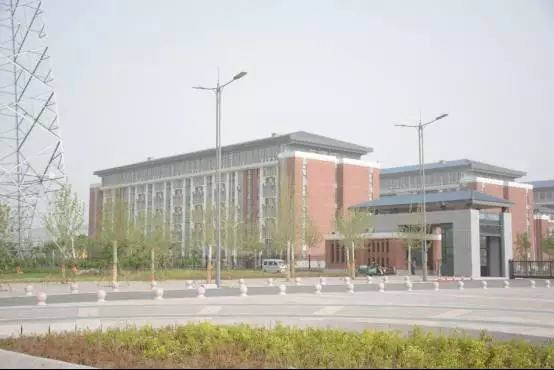 B·sport（中国体育）：走近清华北大的摇篮——濮阳市一高(图1)