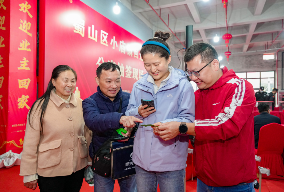 江淮运河蜀山段首个安置小区顺利分房(图1)