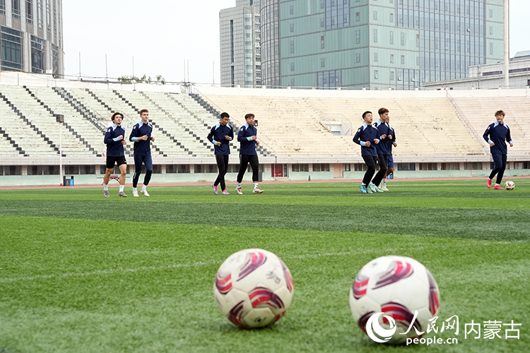 B·sport（中国体育）：蒙超出圈激情不止绿茵场(图2)