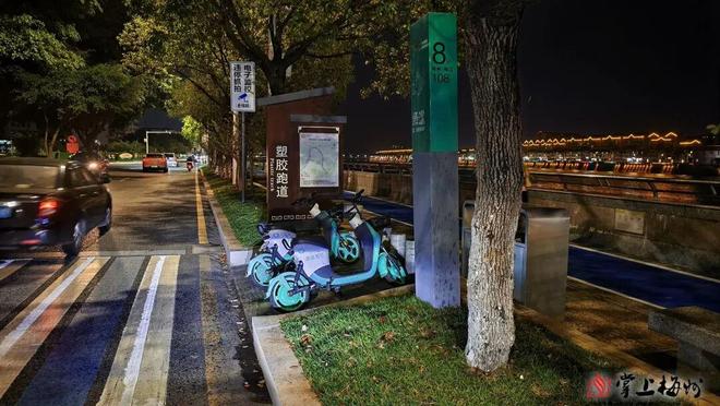 B体育：曝光！梅城多地共享电单车被随意停(图2)